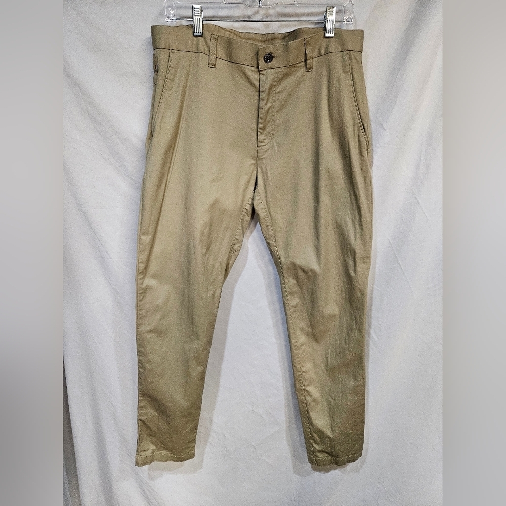Fabletics The Only Pant Men's Size 33x32 Beige Chino Performance Stretch Casual